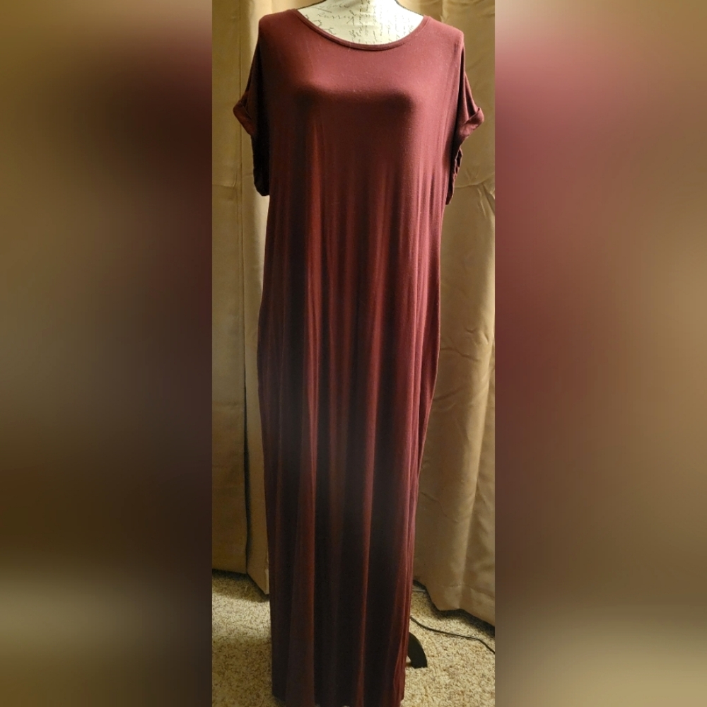 Ava & Viv 0X Maxi T-Shirt Dress in Burgandy